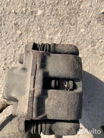 Кулак поворотный передний Renault Clio 2/Lutecia2