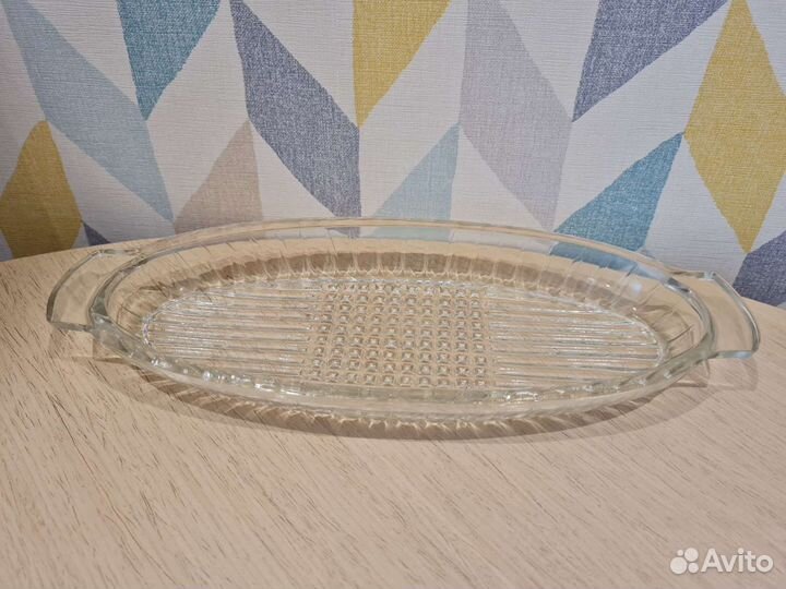 Стеклянная тарелка