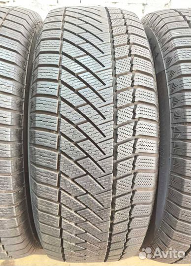 Continental ContiVikingContact 6 235/60 R17 97V