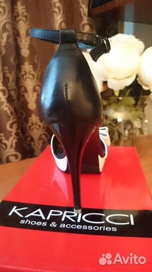 Босоножки женские Kapricci