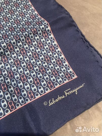 Платок шелковый Salvatore Ferragamo. Оригинал