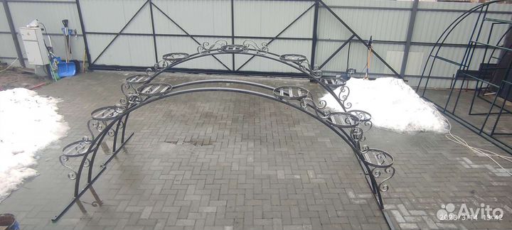 Садовая арка для цветов