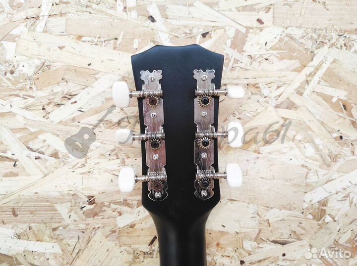 Гитара черная