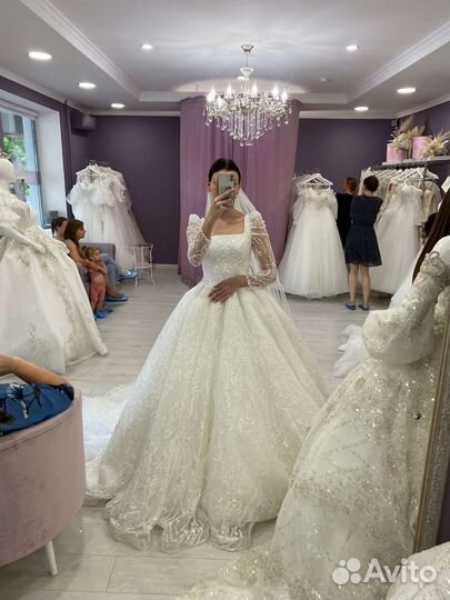 Свадебное платье со шлейфом 44-46