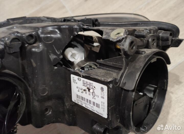 Фара правая битая Volkswagen Polo 2016