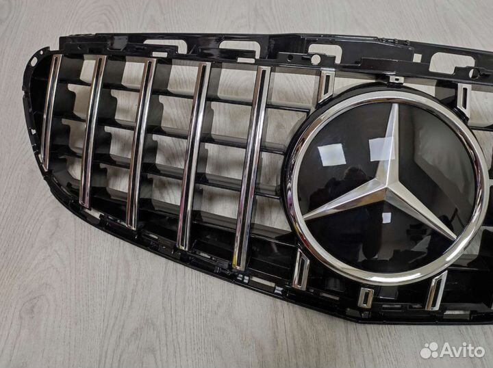 Решётка радиатора Mercedes W212