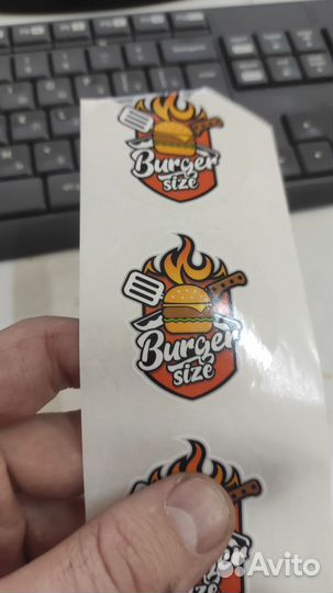 Печать наклеек и этикеток с логотипом