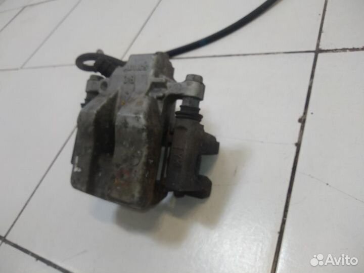 Суппорт задний левый Toyota Camry ASV50 50 55