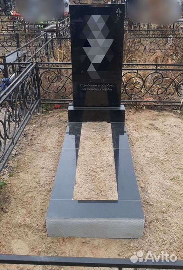 Памятники из мрамора, гранита и мраморной крошки