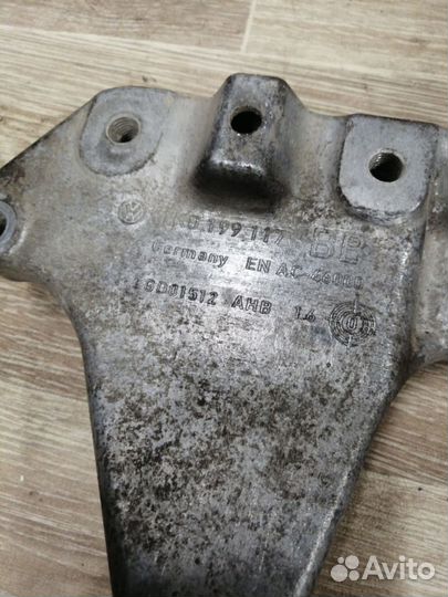 Кронштейн кпп левый Volkswagen Passat