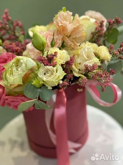 Розы в шляпной коробке