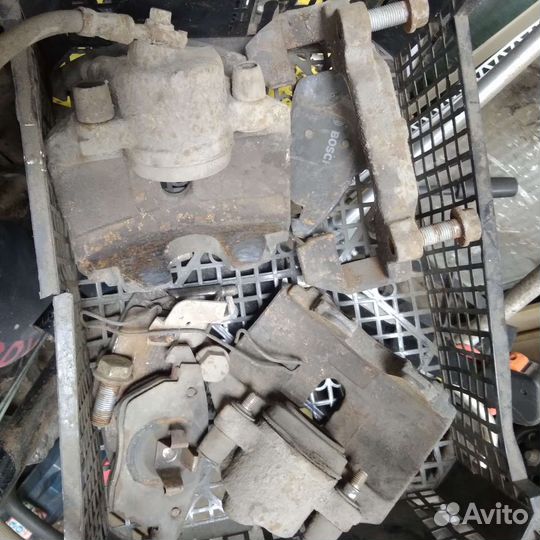 Суппорт передний,скоба кадди 3