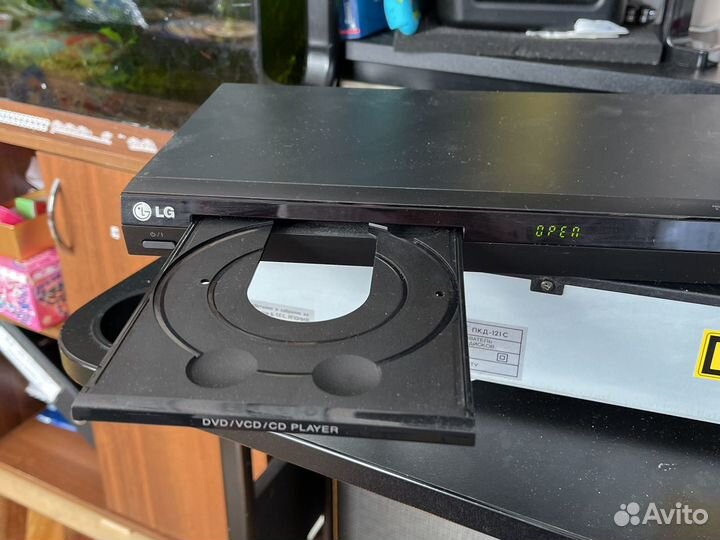 DVD плеер LG DV754S