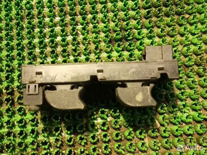 Блок управления стеклоподъемниками передней левой