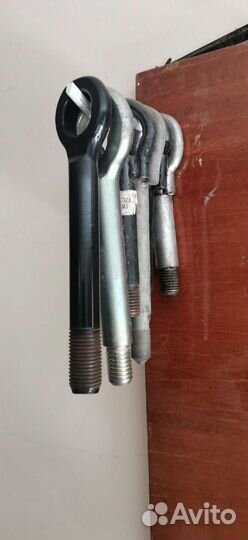 Буксировочный крюк