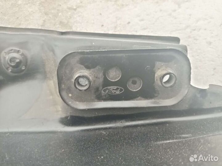 Кронштейн крыла передний правый