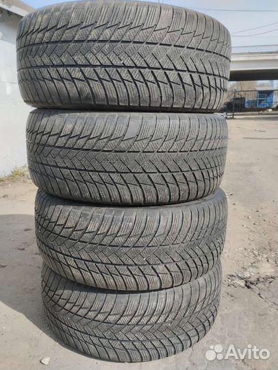 Bridgestone Blizzak LM-001 285/45 R21