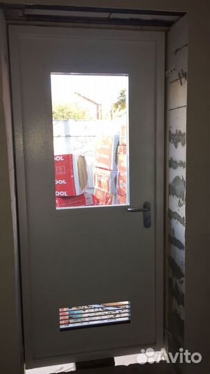 Дверь металлическая со стеклом в котельную