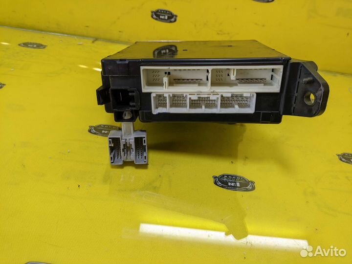 Блок предохранителей Toyota Sequoia