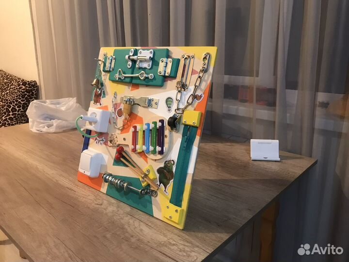 Бизиборд, добрая игрушка