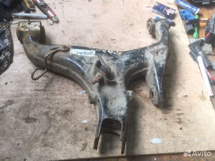 Range rover рычаг задний нижний правый