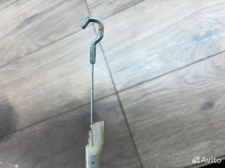 Трос замка двери передний Opel Astra H хетчбек