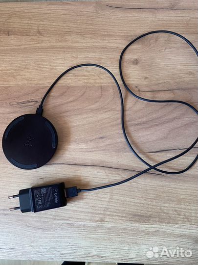 Беспроводное зарядное устройство Belkin WIA001vfBK