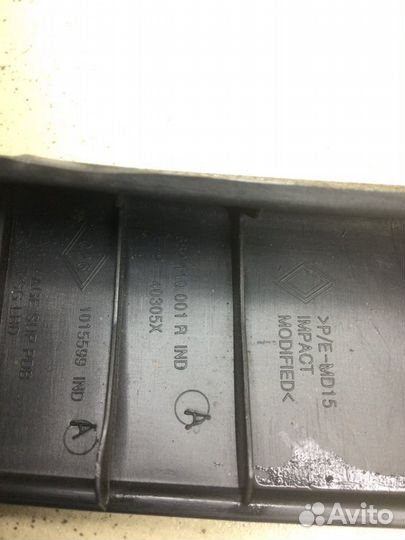 Накладка (кузов внутри) правая Renault Megane 3