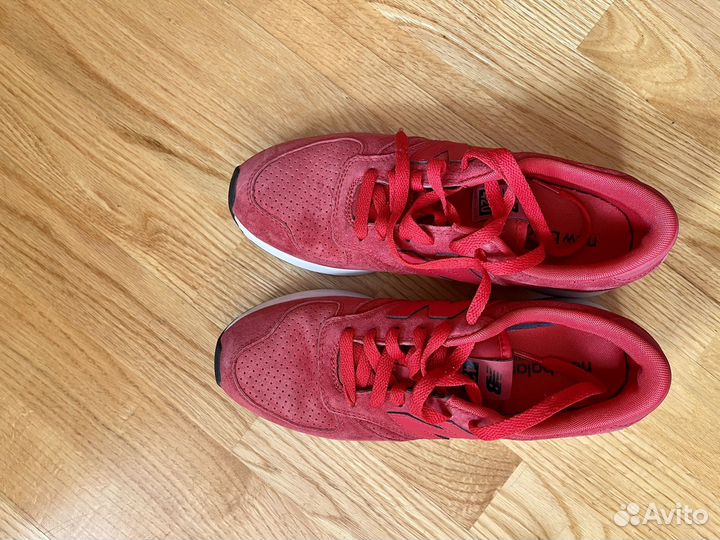 Кроссовки женские