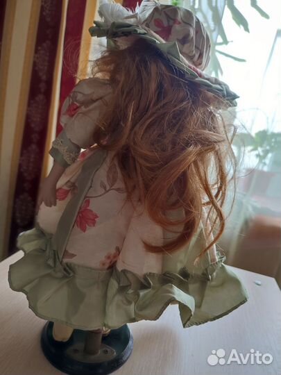 Кукла фарфоровая коллекционная