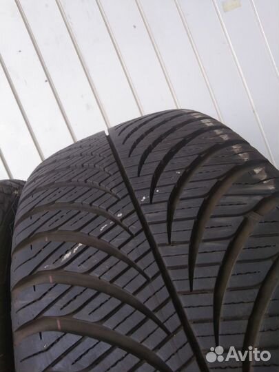 Goodyear Vector 4Seasons Gen-2 235/55 R17