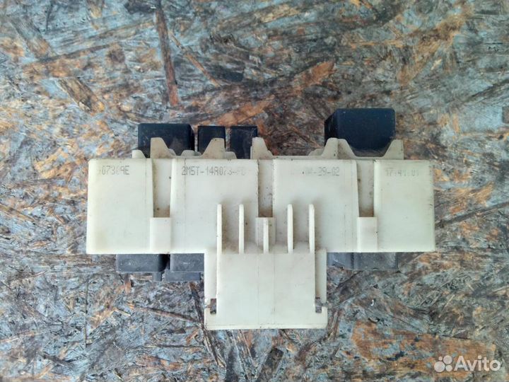 Блок предохранителей Ford Focus (1998 - 2001)