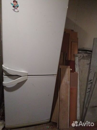 Продам холодильник indesit