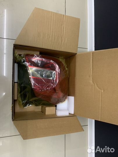 Фонарь задний левый mersedes w156