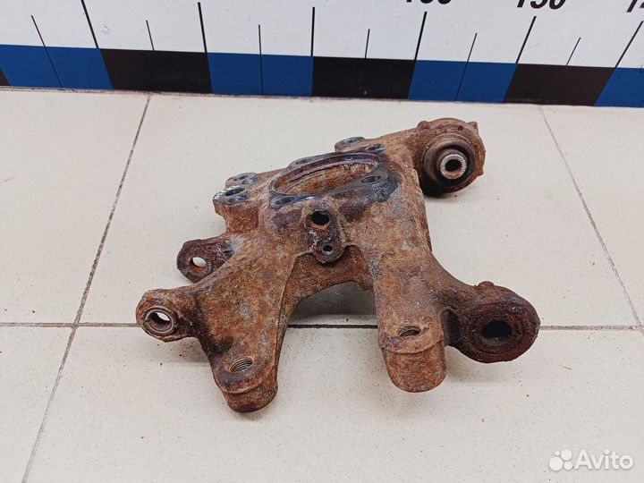 Кулак поворотный задний левый RAV 4 2006-2013