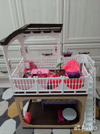 Кукольный домик с мебелью