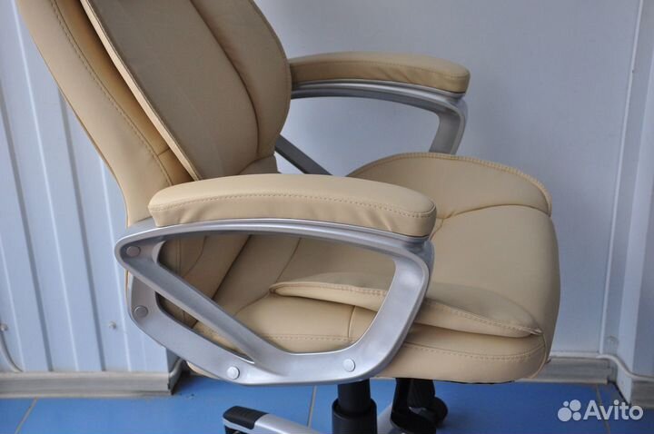 Офисное кресло 
