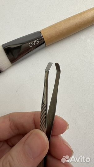 Кисть для тона и щипчики