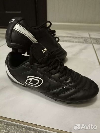 Детские футбольные бутсы