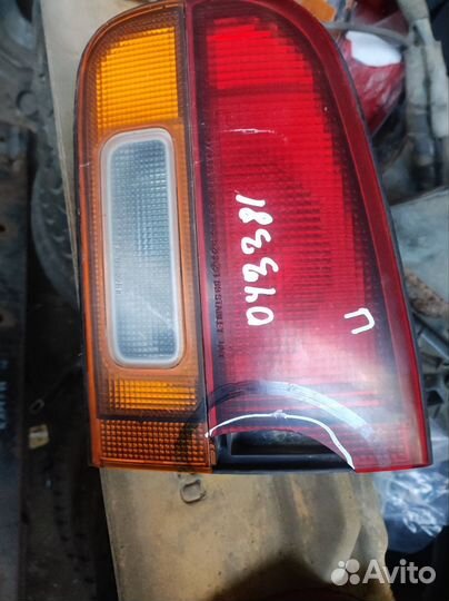 Фонарь задний правый в крышку Toyota Camry 10 1991