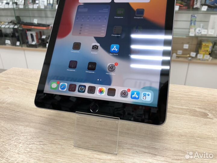 Сд32 Apple iPad 5 2017 128Gb Wi-Fi + Cellular