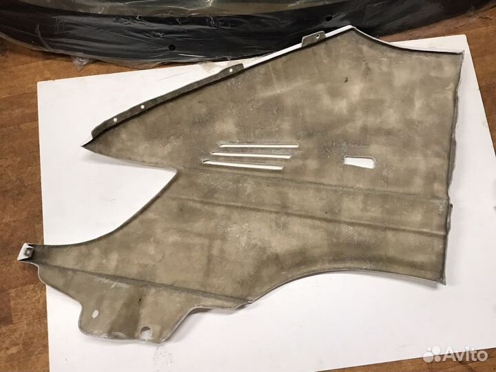 Крыло правое Mercedes Sprinter пластик