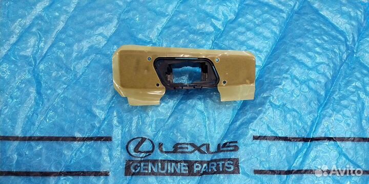 Крепление омывателя фары Lexus LX 570 правый 15-21