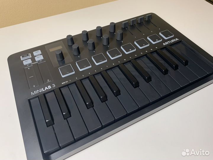 Midi клавиатура Arturia MiniLab 3 Deep Black