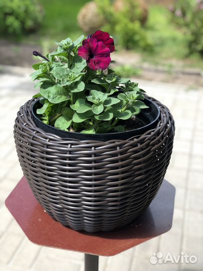 Кашпо из искусственного ротанга