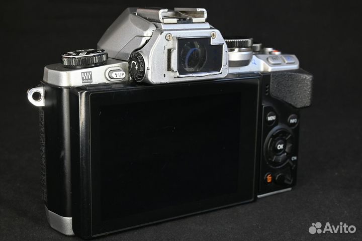 На запчасти Olympus om d e m10