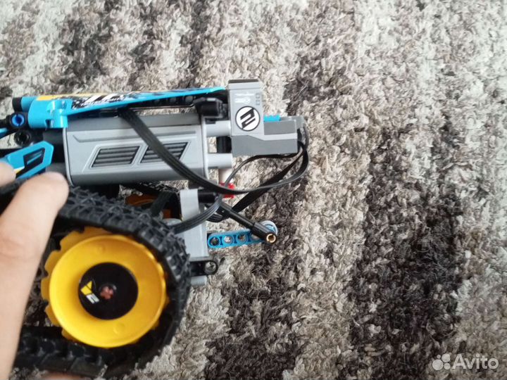 Машина на радиоуправлении lego