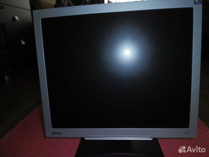 Монитор BenQ T705 с дефектом