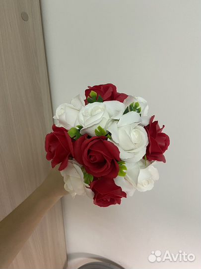 Подарок на 8 марта букет роз