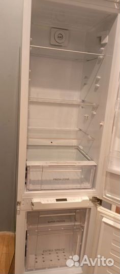 Встраиваемый холодильник Hotpoint
